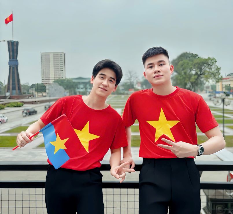 Áo đồng phục cờ đỏ sao vàng