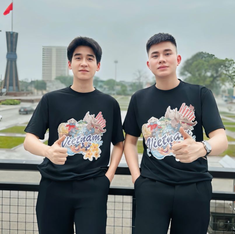 Áo phông đen Việt Nam