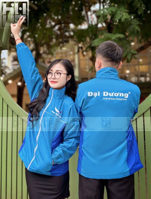 Áo gió đồng phục màu xanh – thiết kế hiện đại – thích hợp đội nhóm và doanh nghiệp