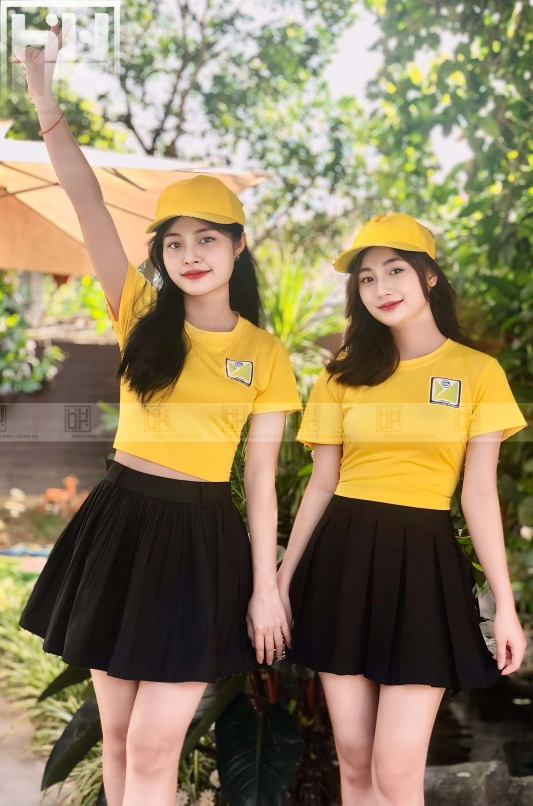 Áo thun đồng phục màu vàng form ôm nhẹ chất liệu cotton thoáng mát