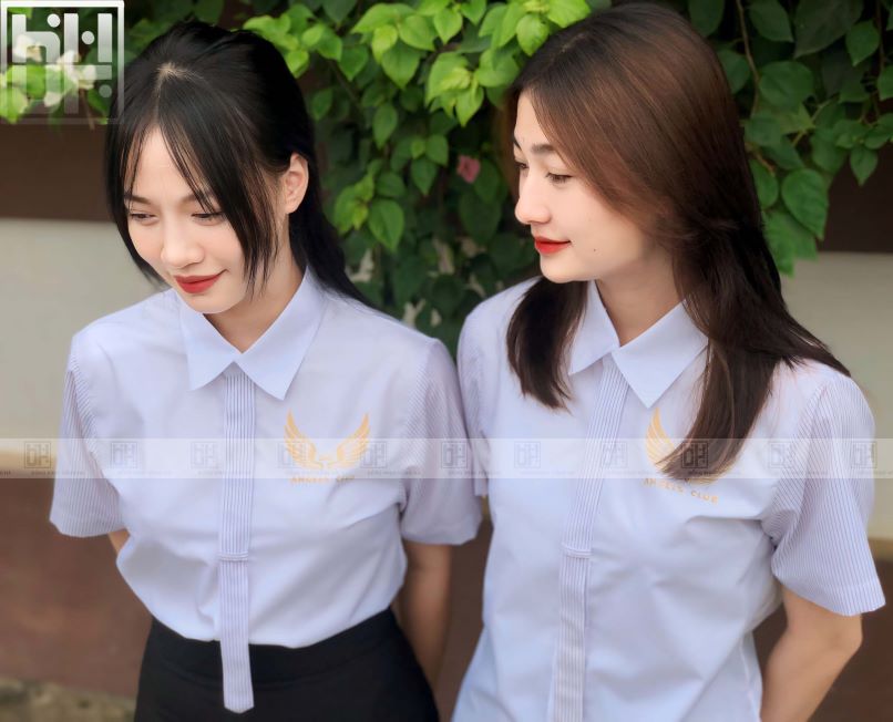 Đồng phục doanh nghiệp nữ thiết kế sang trọng giúp xây dựng hình ảnh chuyên nghiệp