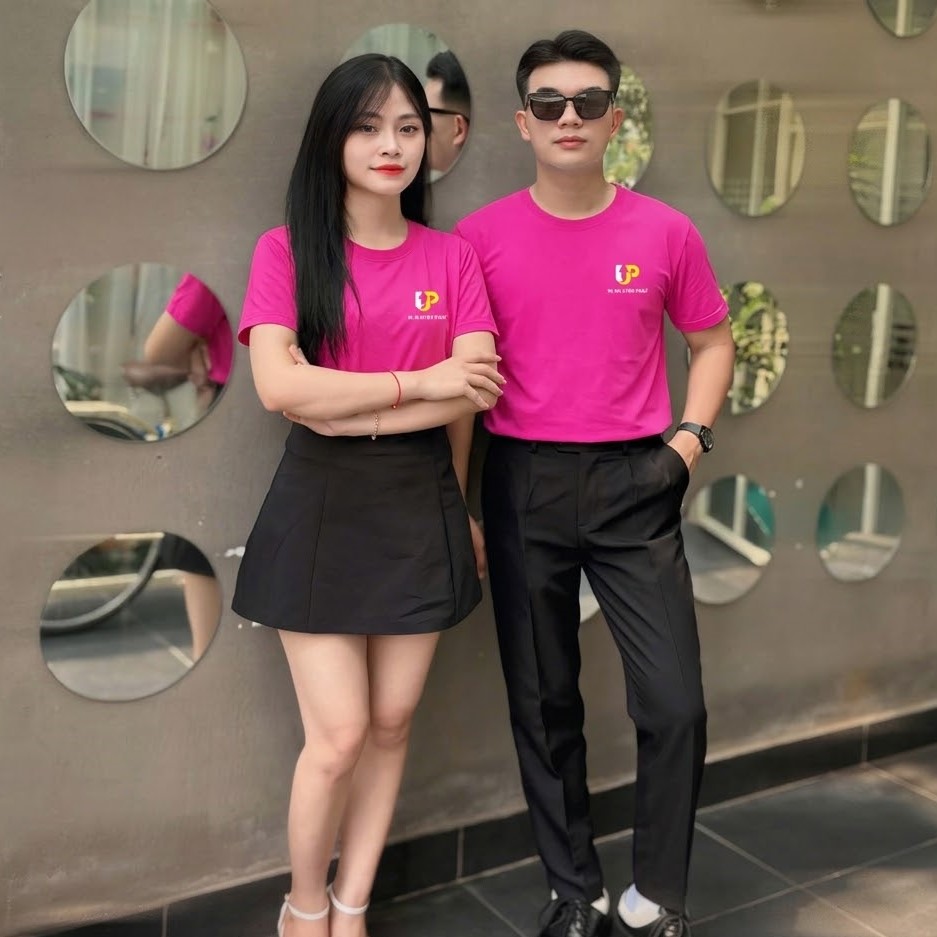 Áo thun đông phục hồng in logo đơn giản