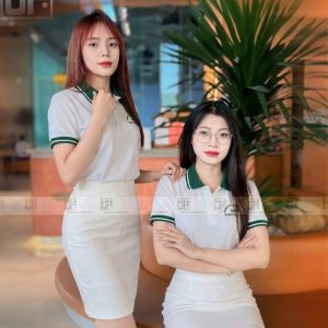 Mẫu áo polo đồng phục màu trắng phối xanh