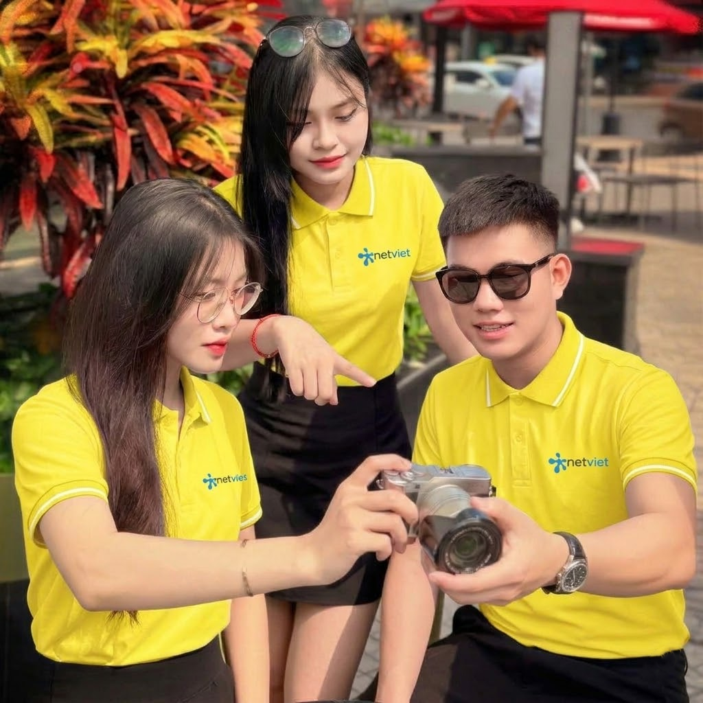 Áo đồng phục doanh nghiệp màu vàng sang trọng