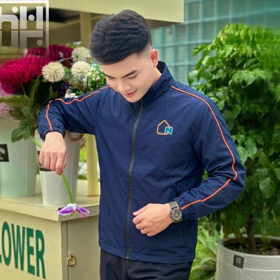    Mẫu áo khoác gió đồng phục hiện đại