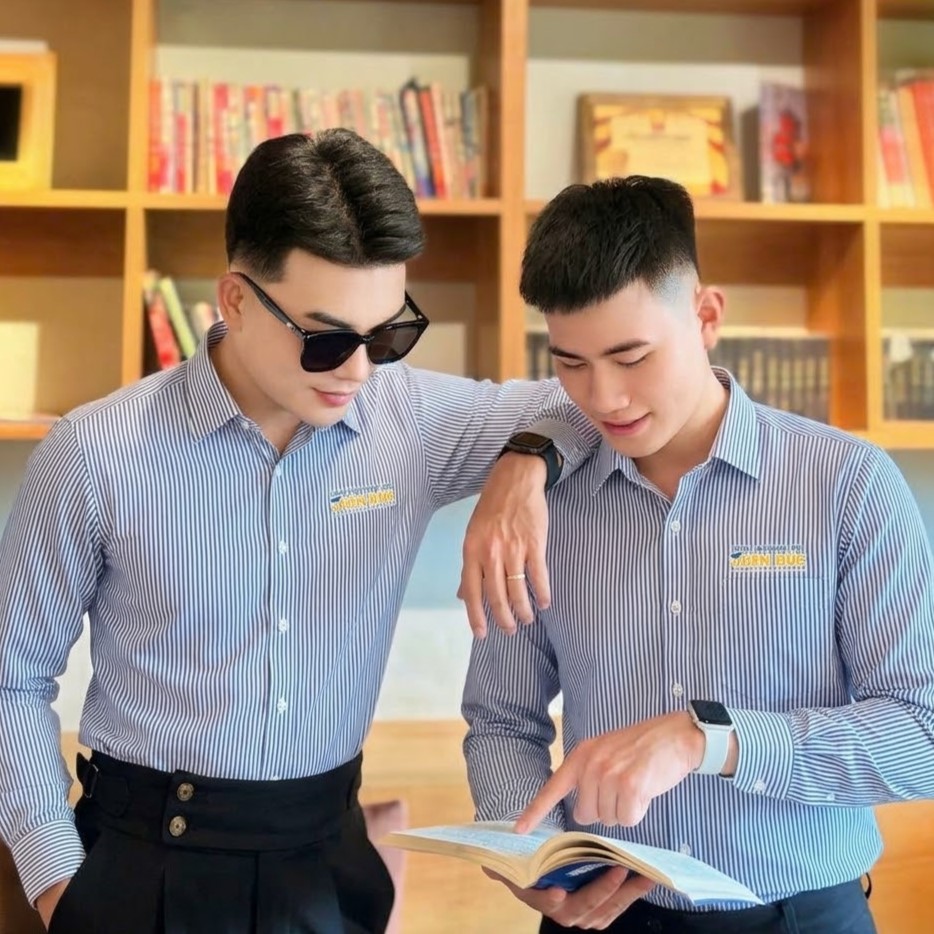    Đồng phục trung tâm ngoại ngữ Uyên Bác