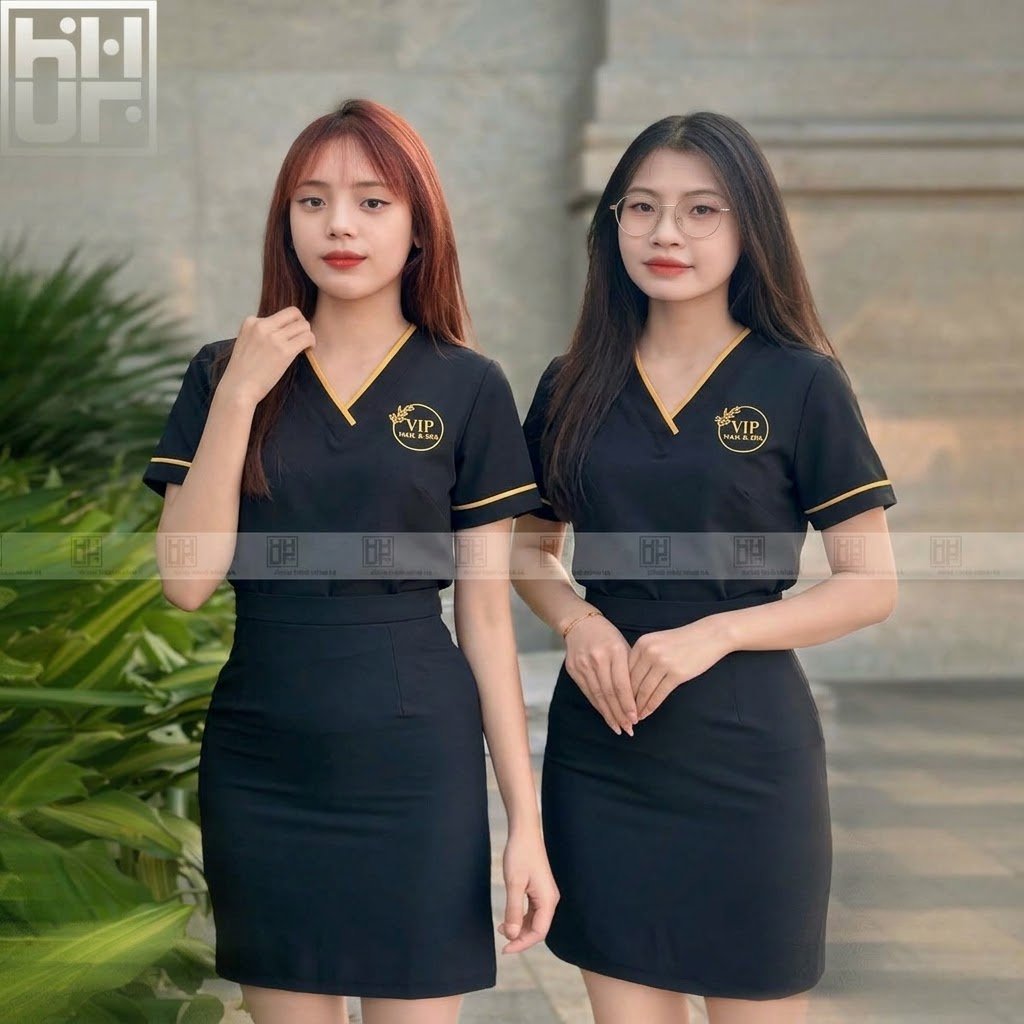 Mẫu áo kết hợp chân váy đen thanh lịch, chuyên nghiệp