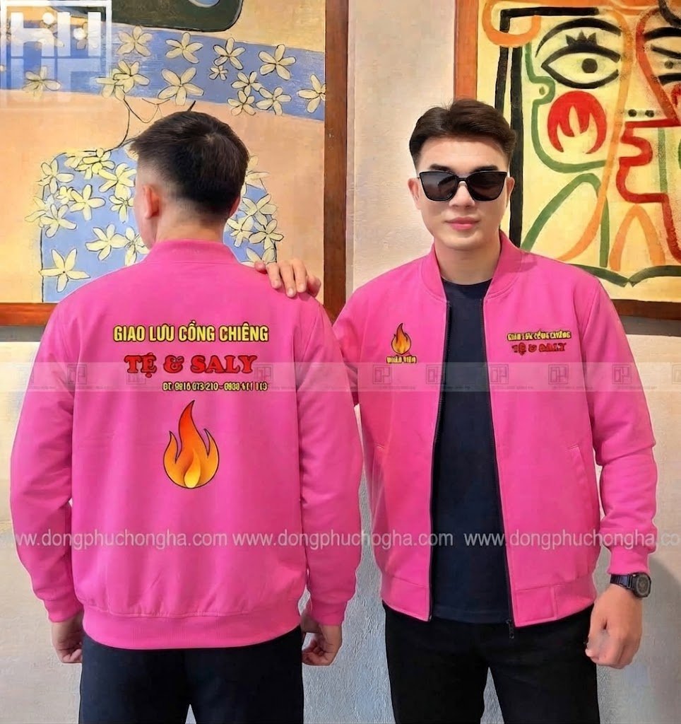 Mặt trước và sau mãu áo khoác bomber màu hồng