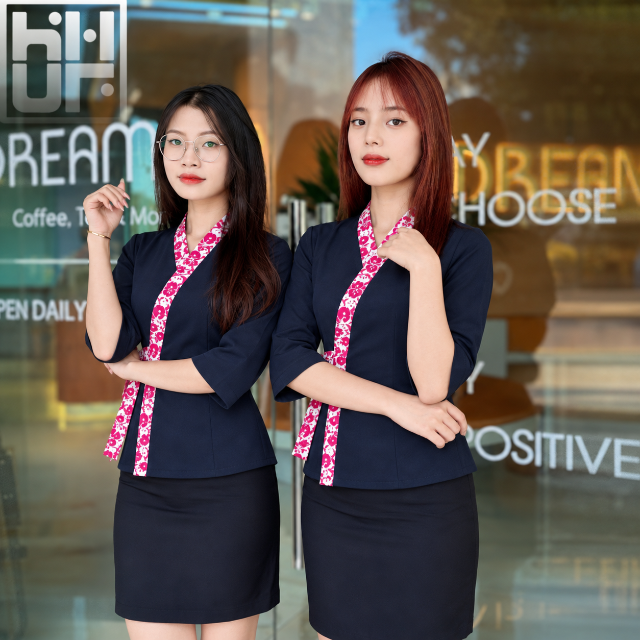 Mẫu áo nhà hàng Nhật kết hợp cùng chân váy đen hiện đại