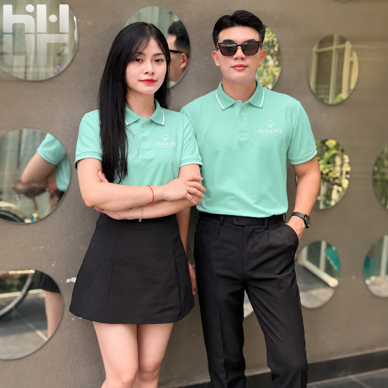 Mẫu áo đồng phục công ty hiện đại giúp nhân viên tự tin khi làm việc
