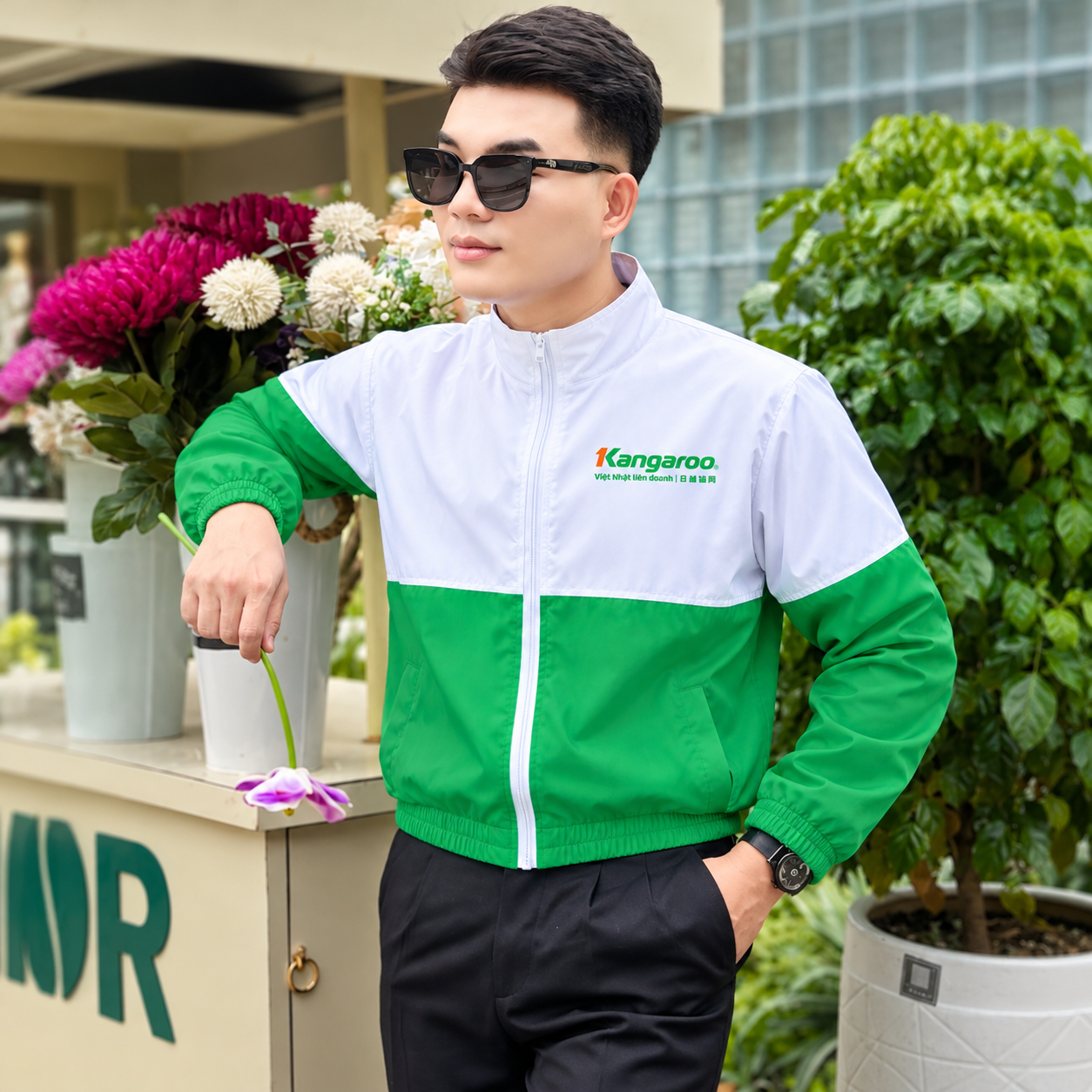 Áo khoác gió Kangaroo trắng xanh in logo thương hiệu kích thước lớn