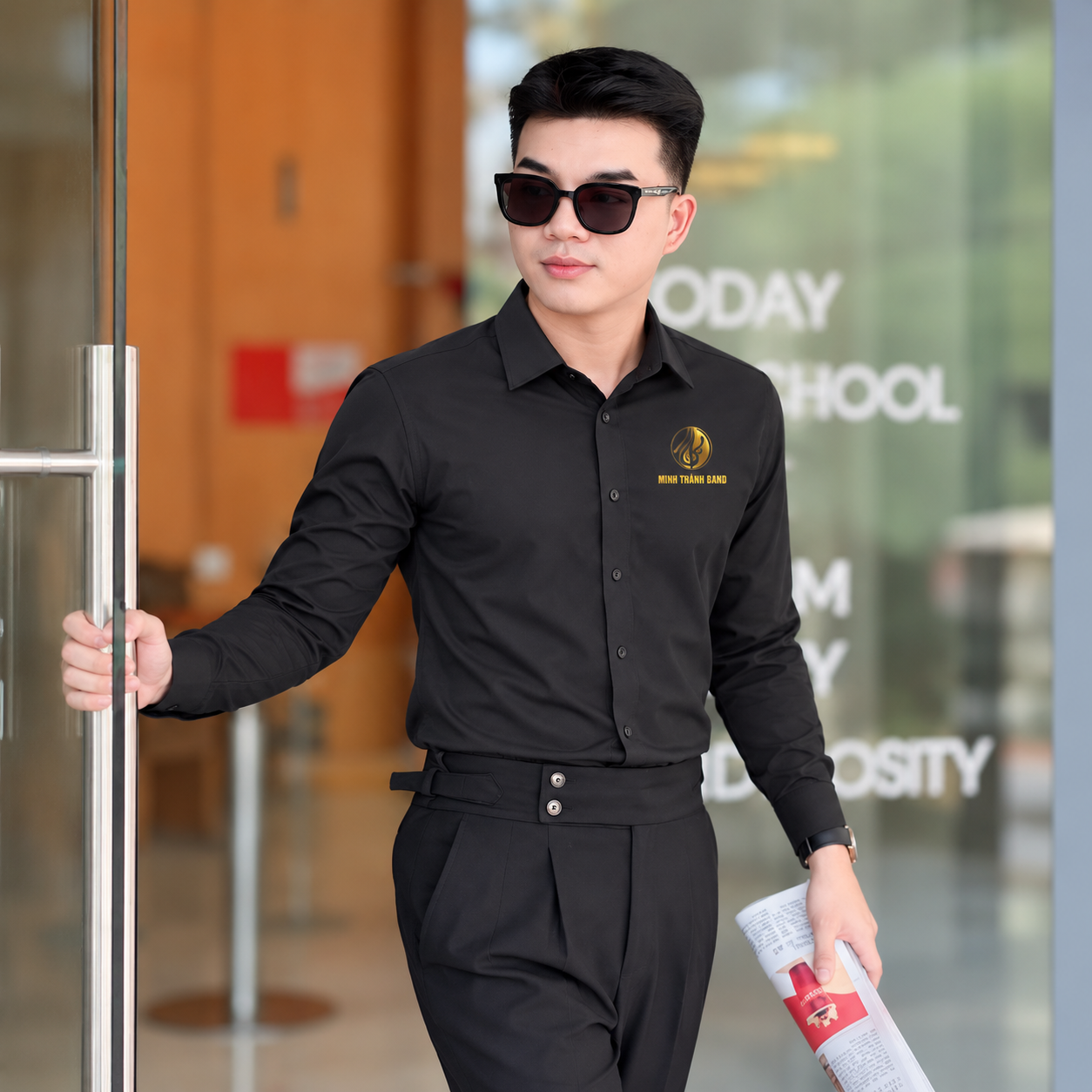 Mẫu áo sơ mi đồng phục nam đen cao cấp, tay dài, phối cùng quần tây