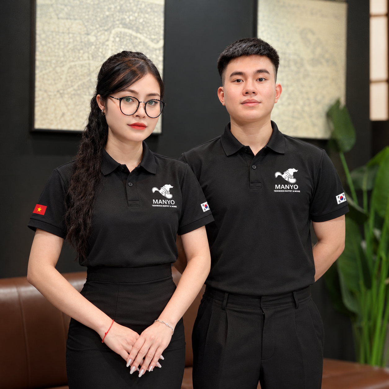 Mẫu áo polo đồng phục nhà hàng Hàn Quốc màu đen nam và nữa