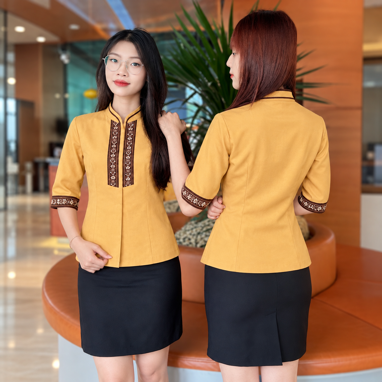 Mặt trước và mặt sau áo đồng phục nữ màu vàng cổ đứng phối chân váy đen